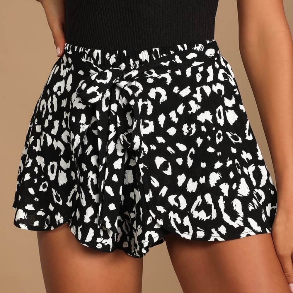 Lulu’s Yana Black & White Leopard Tie Front Shorts